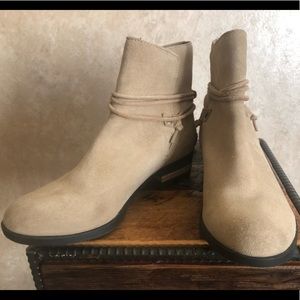 Sorel women’s boots size 6
